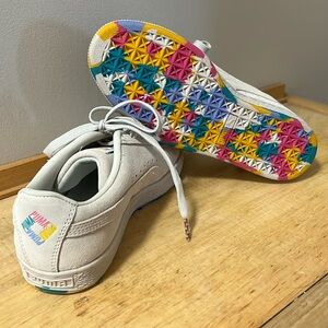 PUMA WOMEN’s SIZE 8 SNEAKER